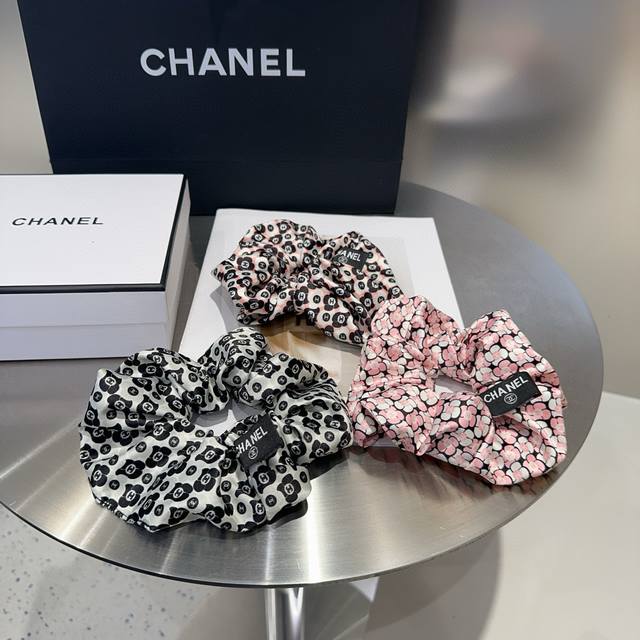 Comes with box Chanel's latest small hair band is simple, practical and fashion