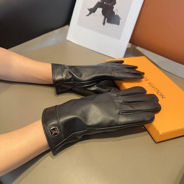 Lv sheepskin gloves, fashionable gloves, warm lining for autumn and winter, clas
