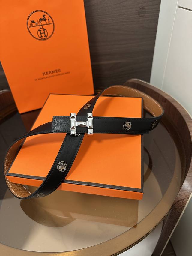 Hermes-Mors H. Made with premium hardware and imported Epsom leather, this 24mm