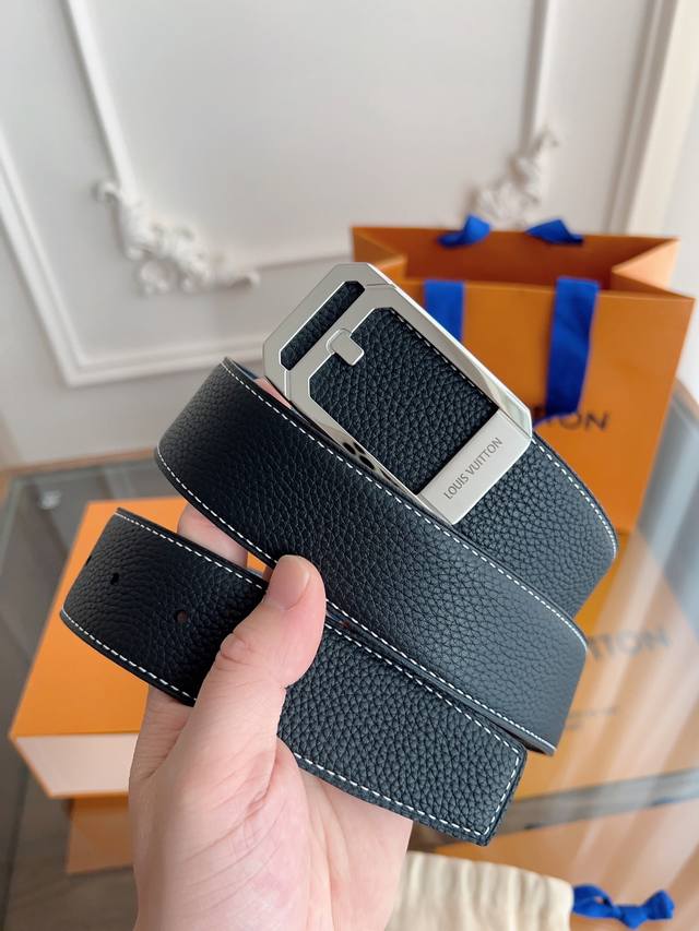 Original Louis Vuitton item, width 3.8cm Double-sided top-grain Togo lychee patt
