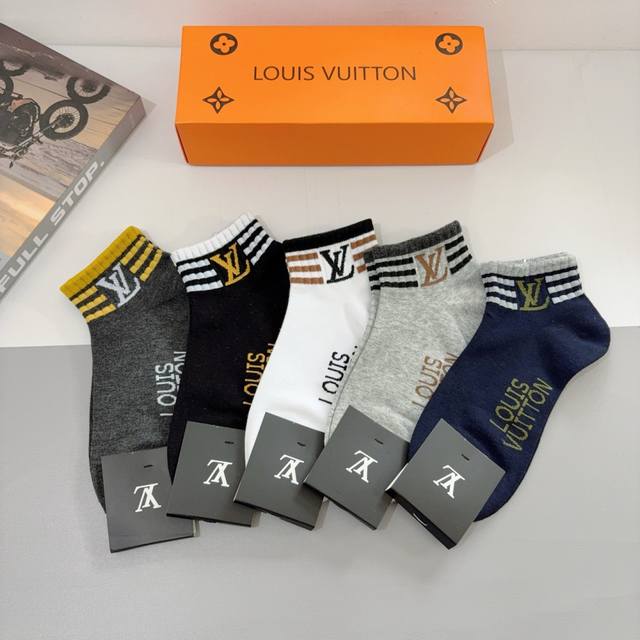 comes with a box of 5 pairs of Lv Louis Vuitton super popular men's socks made
