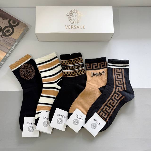 Comes with a box of five pairs of Versace Versace European and American brand m