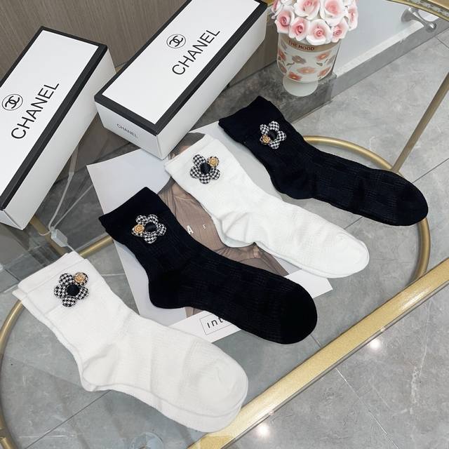 Comes in a box of four pairs of Chanel high-quality, super popular online celeb