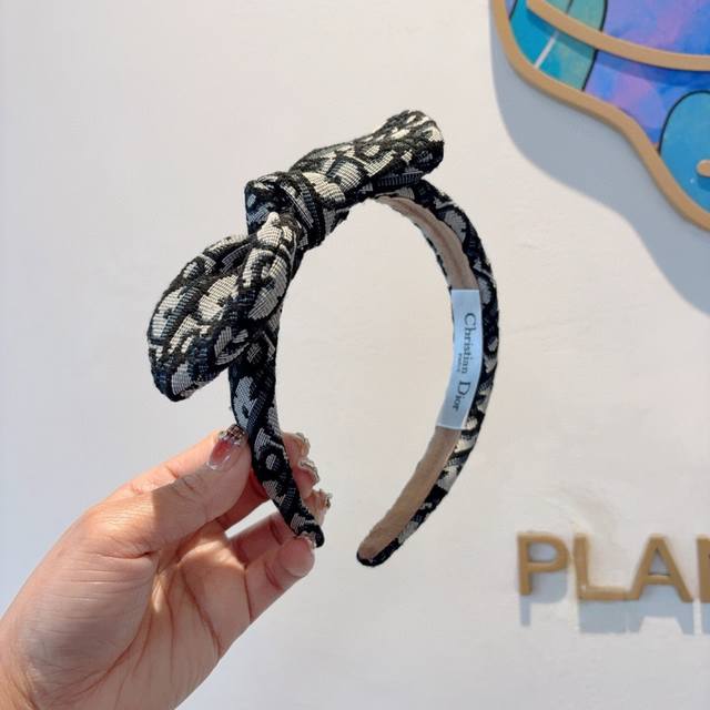 with packaging Dior classic letter brand angled headband, popular online anti-s