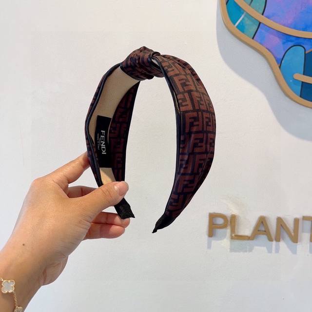 with packaging Fendi new middle knot fashionable brand style headband, wide ver