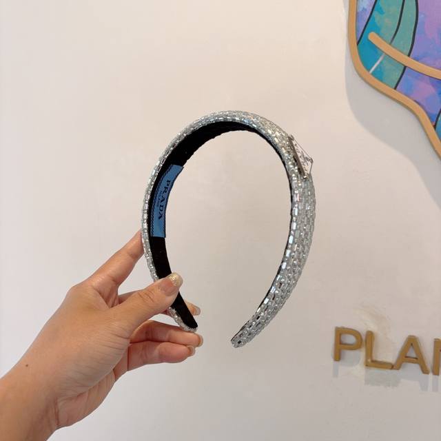 with packaging Prada Prada European and American new diamond headband, the same