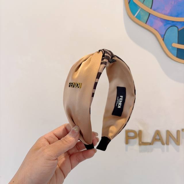 with packaging Fendi Fendi's hot new double F headband, wide version original h