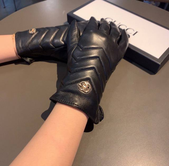 2025 New Gucci Curve New Exclusive First Launch Touch Screen Women's Gloves Gucc