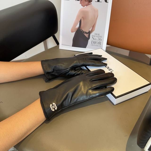 Chanel women's new sheepskin gloves, fashionable gloves, warm and velvet lining
