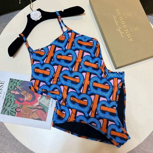 Burberry Tb letter one-piece swimsuit is on sale at all major counters simultan