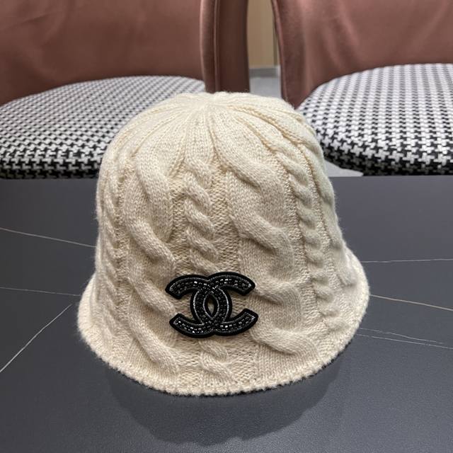 Chanel Chanel 2025 new autumn style cable knitted bucket hat fur bucket hat vers
