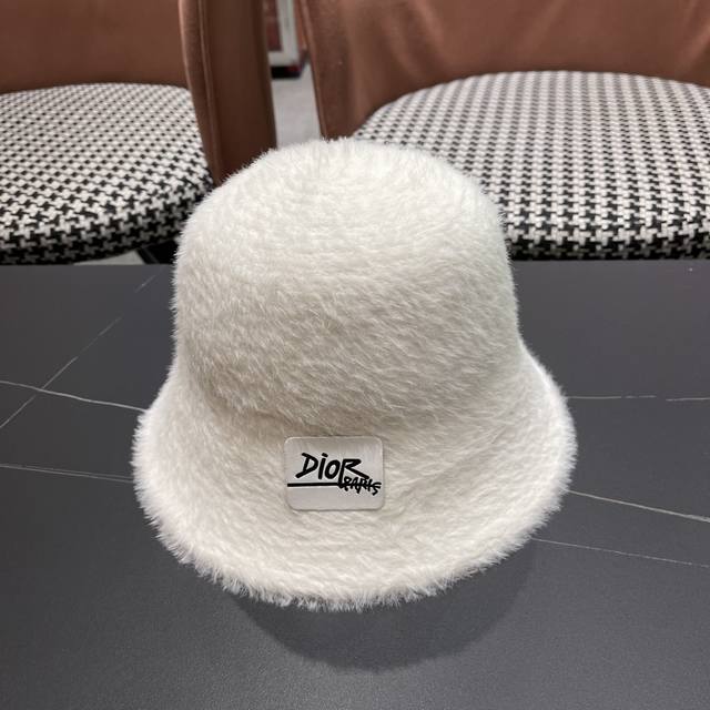 Dior Dior 2025 winter new plush bucket hat women autumn and winter warm face sma