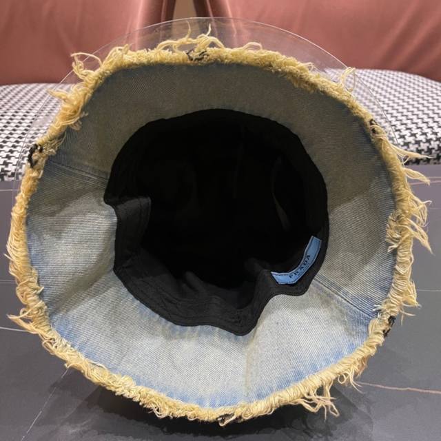Prada new bucket cowboy fisherman hat, exquisite style and feeling, out of stoc