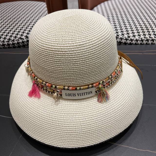Lv Louis Vuitton 2025 new sun hat beach style, simple and generous, the new hat