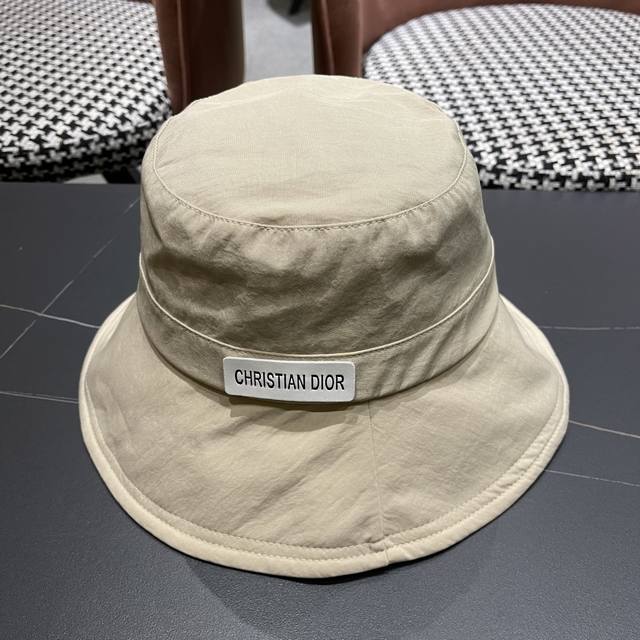 Dior's new spring and summer solid color bucket hat is hot shipment, all-match s