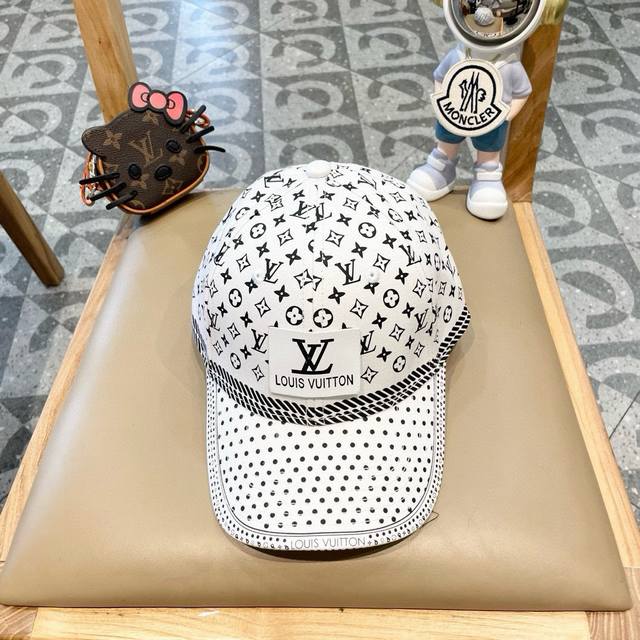 Lv New counter synchronized baseball cap, counter synchronized shipment, big bra