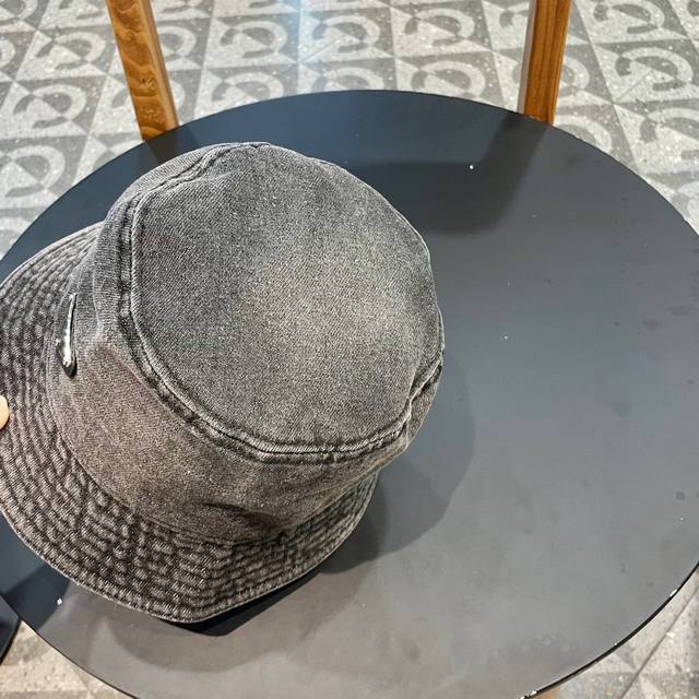 Pr Da Prada denim triangular bucket hat washed denim color, the same style as th