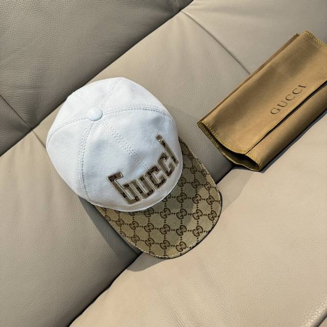 comes with a packaging bag. This is a new Gucci baseball cap with a large jacqu