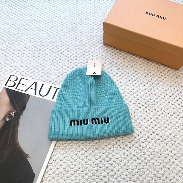 Specially approved Miumiu Miu Miu counter hot-selling embroidered logo knitted
