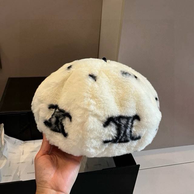 Celine Celine new rabbit fur beret, head circumference 57cm DDD