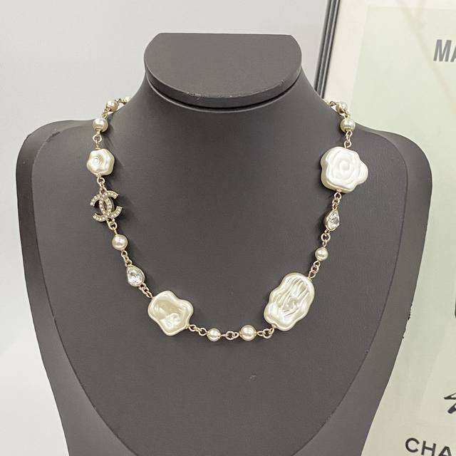 Chanel necklace is hot selling and has a new arrival Chan 25 Cloud Mother-of-Pea