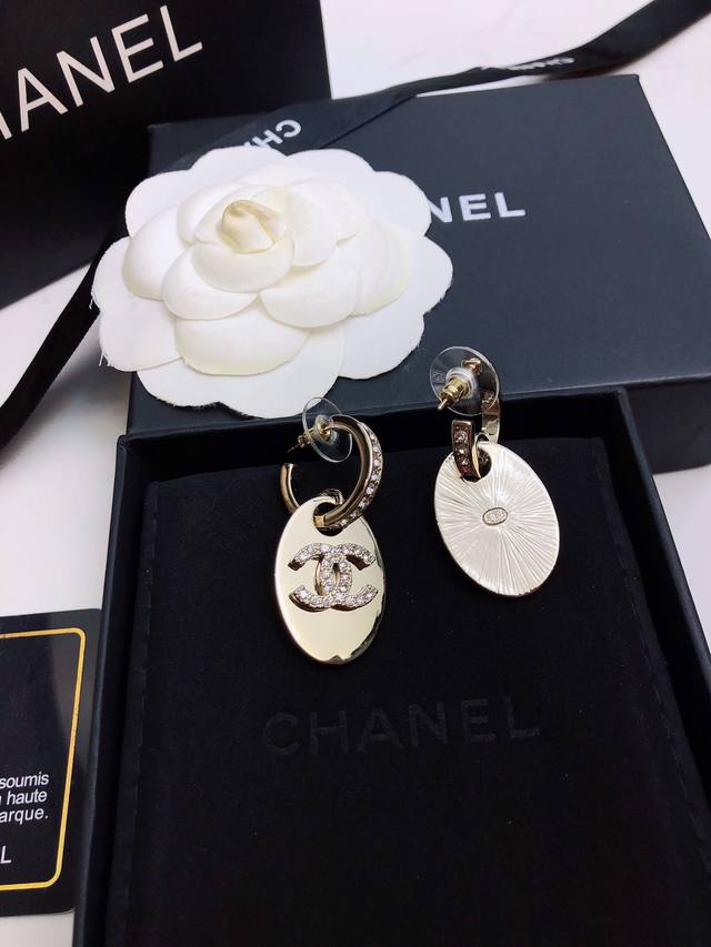 Chanel Xiaoxiang classic zircon earrings personality earrings unique design retr