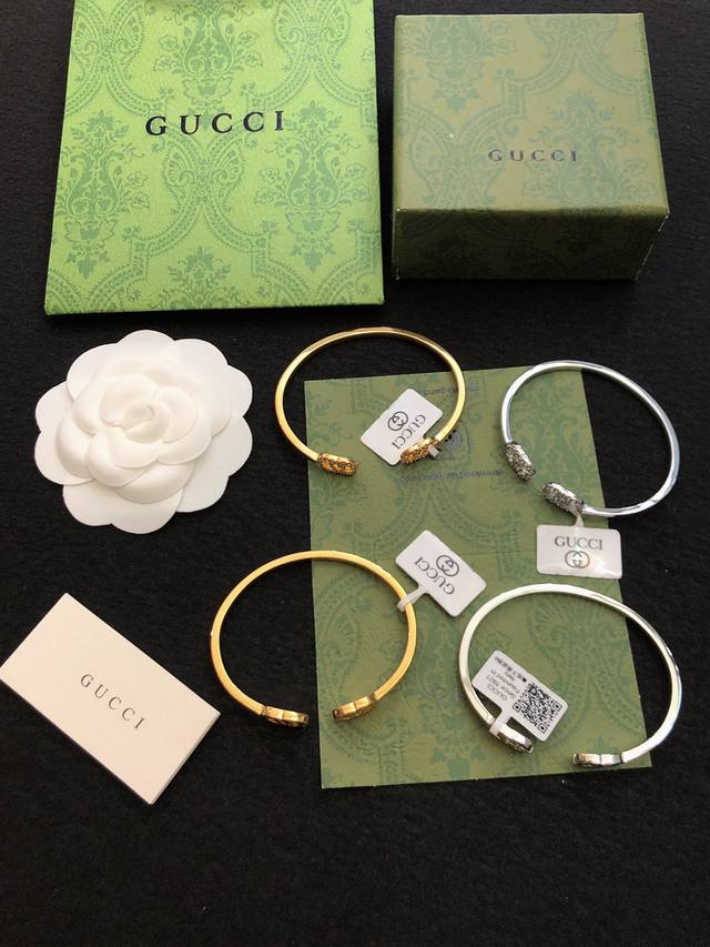 Gucci bracelets are unique and charming. The latest model is even more upscale,