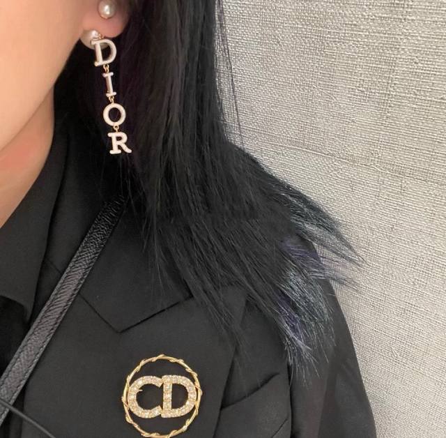 High-quality details as shown in the picture D letter pearl earrings Z 6000+, u