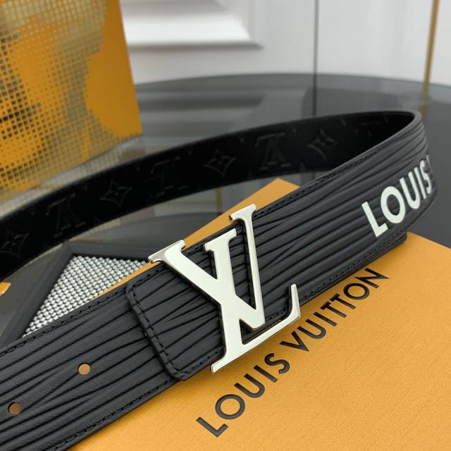 Donkey~ Brand, Initiales, width 4.0cm. This double-sided belt features the larg