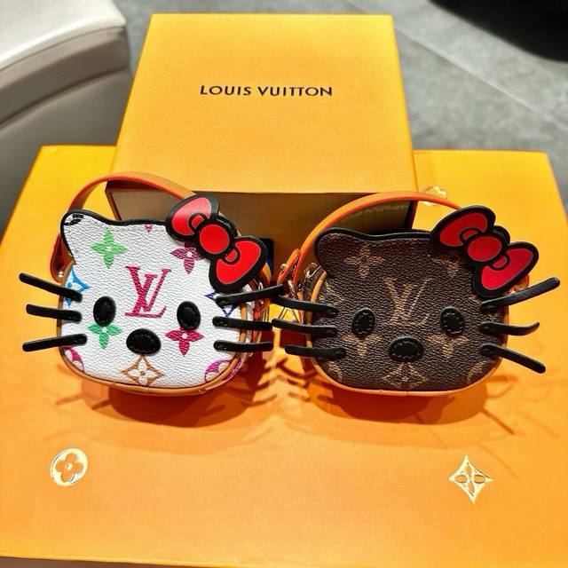 Original picture packaging Louis Vuitton new Minnie Chopper keychain coin purse