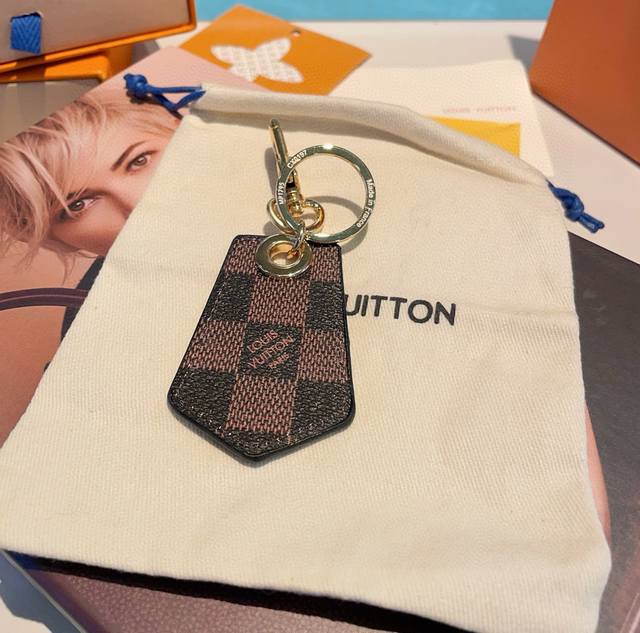 Lv Presbyopia Series M Keychain, Bag Ornament, Car Key Pendant Dauphine Dragonne
