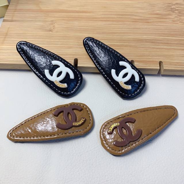 Chanel Xiaoxiang Chanel hairpin leather logo press clip Bb clip side clip daily