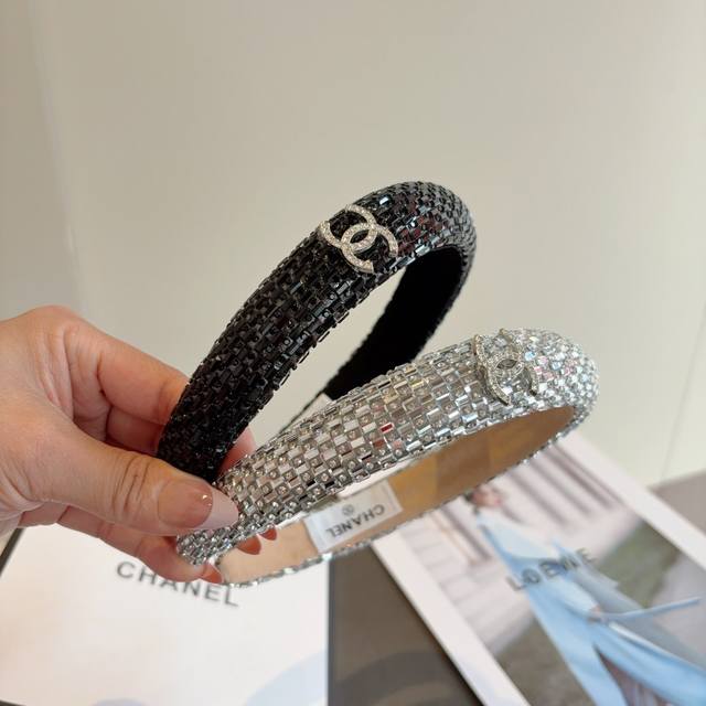 with packaging Chanel Chanel's new exquisite diamond headband, retro internet c