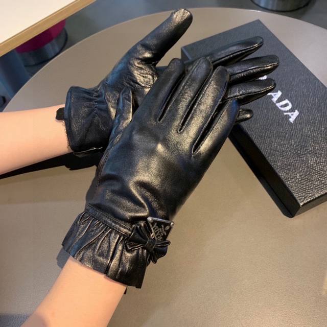 2025 New Exclusive First Launch Touchscreen Gloves Prada Wave Lace Gloves Origin