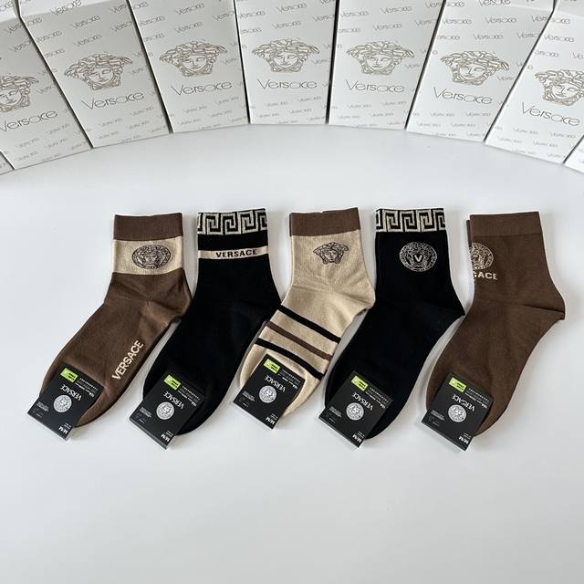Special counter packaging Versace Versace new mid-length stacked socks! Five pai