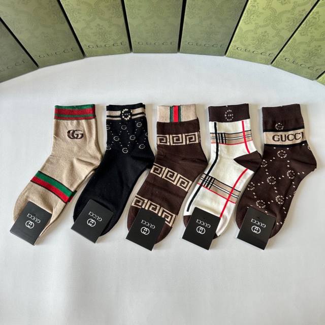 Special packaging Gucci's new mid-length stacked socks! Five pairs per box, coun