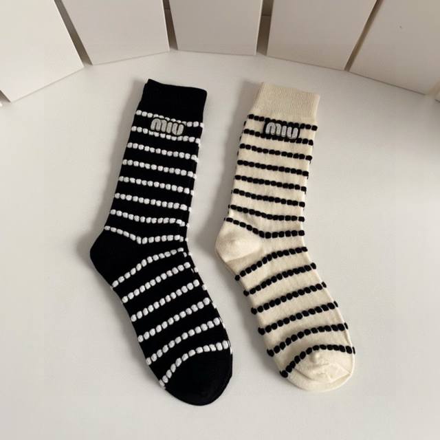 Special packaging Miumiu Miu Miu hot-selling #New cashmere socks, medium and lon