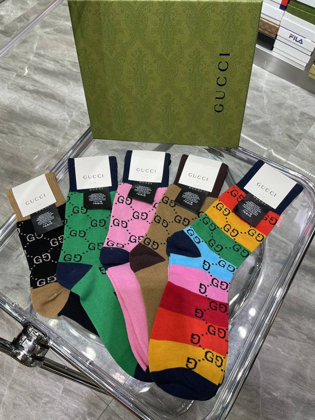 Special counter packaging Gucci's new mid-length stacked socks! Five pairs per b