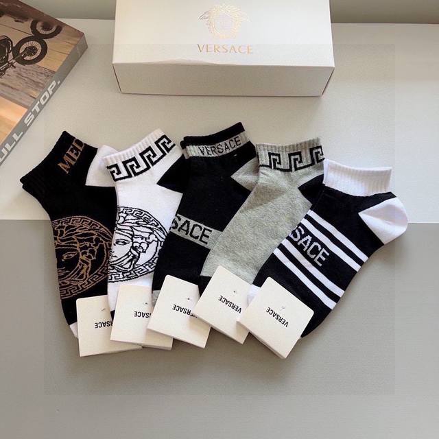 comes with packaging, one box contains five pairs of DDD. Versace, a European a
