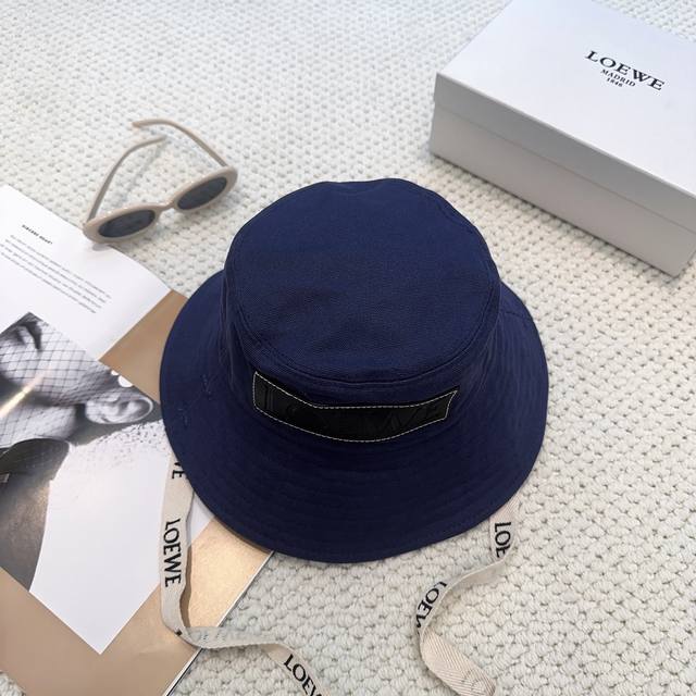 Specially approved Loewe's personalized bucket hat with straps, a very good cas