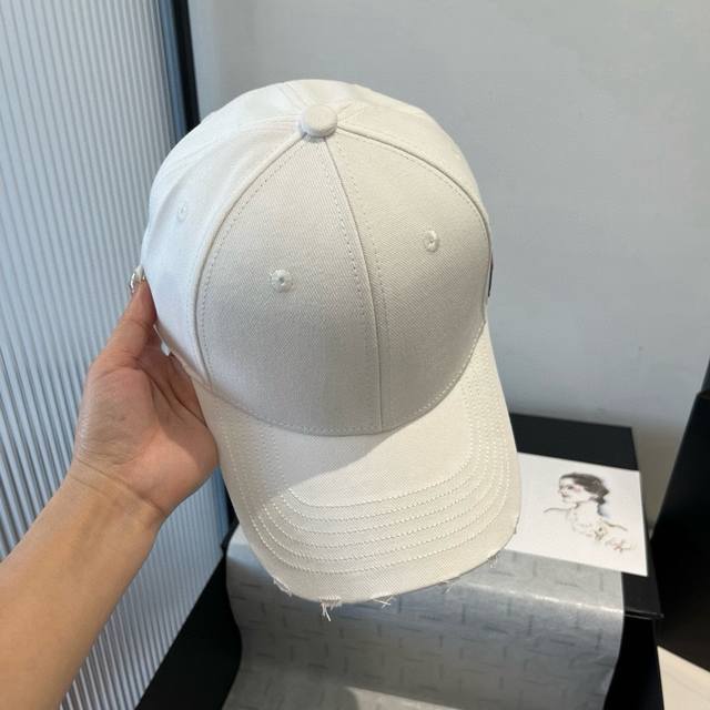 Lv Louis Vuitton new peaked cap DDD