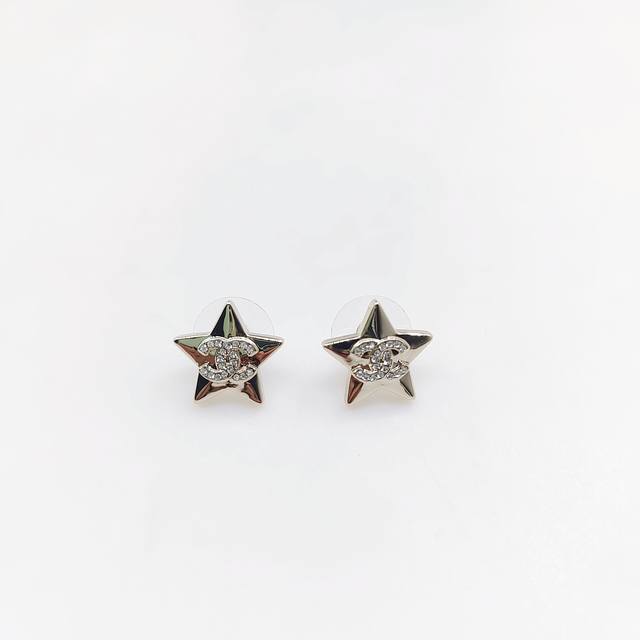 Ch*Nel latest light gold five-pointed star earrings consistent Zp brass material