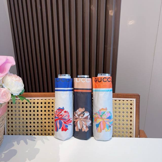 Gucci's new 50% off folding umbrella is made of UV-proof umbrella cloth imported