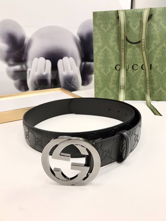 Interlocking double G buckle belt, made of Gucci Signature leather with heat em