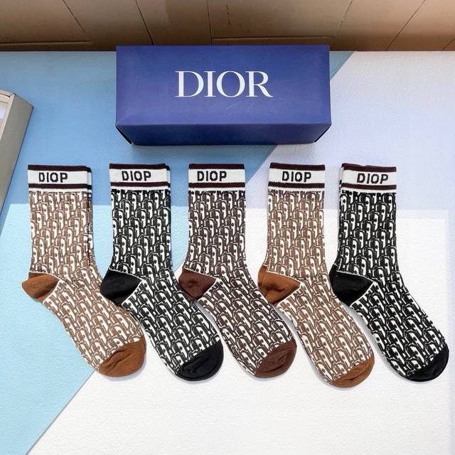 Comes with a box of five pairs of Dior, a European and American brand, so beaut