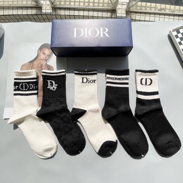 A box of five pairs of Dior high-end versions~ Beautiful cashmere socks that are