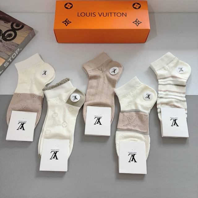 comes with packaging, 5 pairs per box Lv Louis Vuitton, bamboo cotton socks are