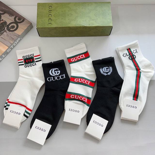 Comes with 5 pairs of Gucci's new mid-calf socks! Pure cotton fabric, popular p