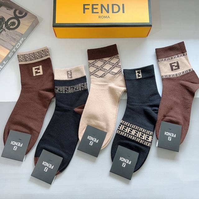 comes with 5 pairs of socks per box. Fendi classic mid-length socks, high-end v