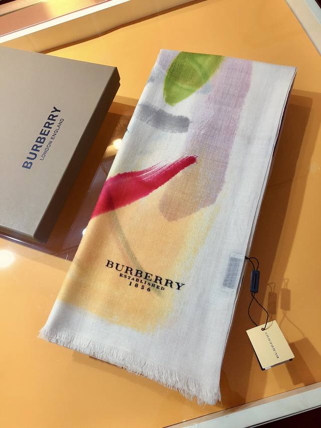 Special Cbr2008 Burberry printed long scarf! Ultra-soft feel, perfect for every